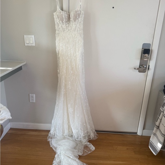 Martina Liana 510 designer Women's Wedding Dress Size 8 (USA 6) with veil - Picture 8 of 16